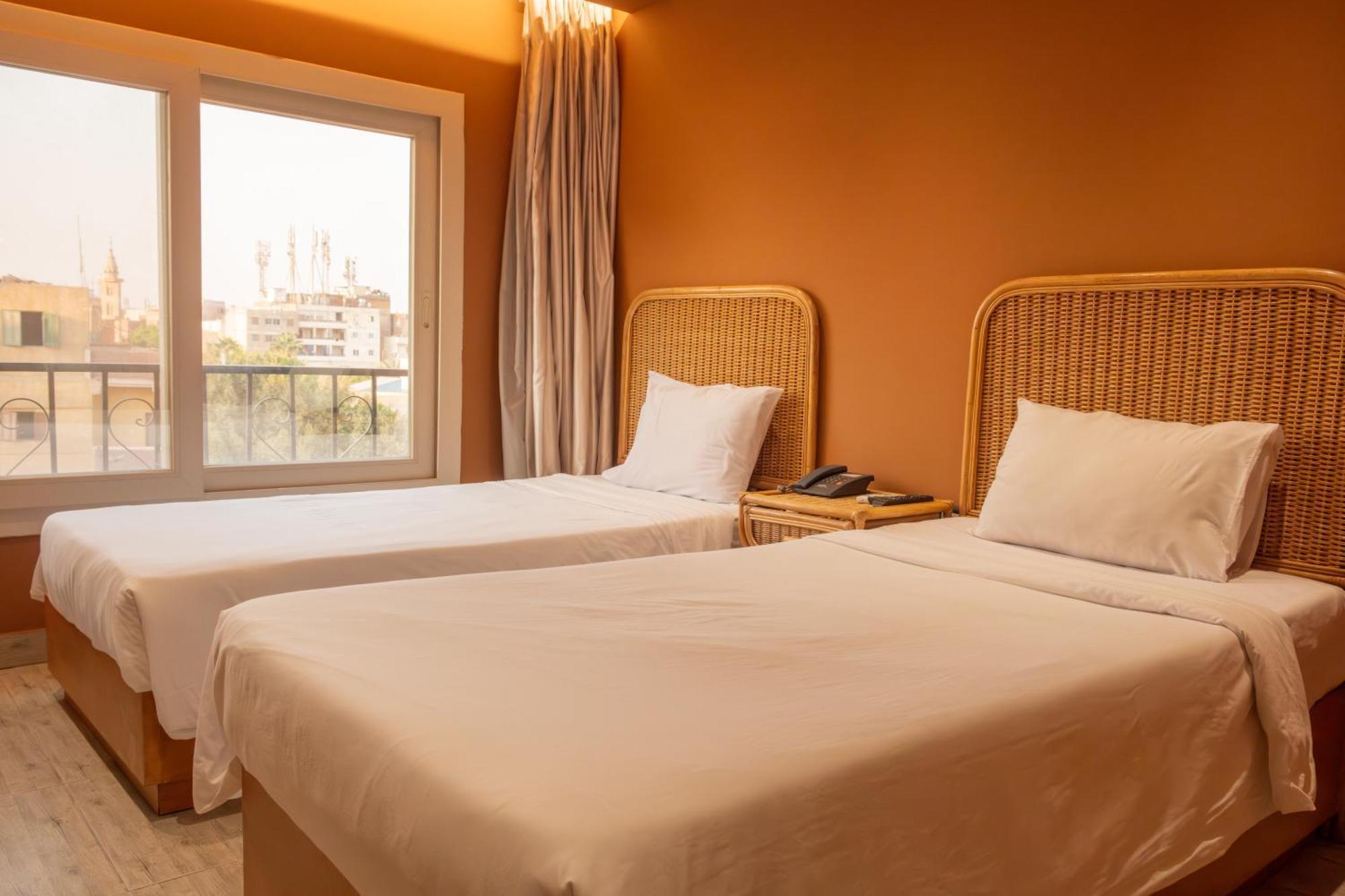 Jimmy Pyramids Hotel Kafrat al Jabal Bagian luar foto
